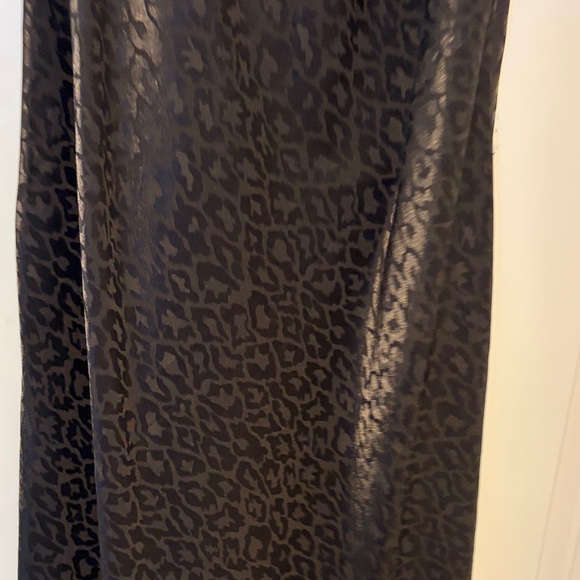 Elegant Black Slip Dress - Picture 5 of 10